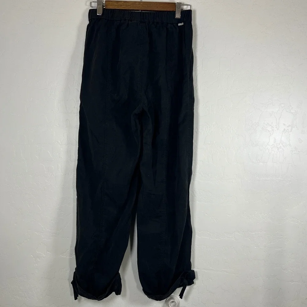 Vuori pants versatile